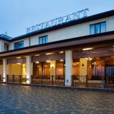 Sweet Hall (Свит Холл)