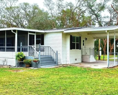 House with 3-bedroom 2 Bath on one acre of land in wonderful Wesley Chapel Hotels in Wesley Chapel