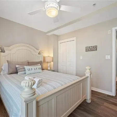 4-bedroom oceanfront condo in Sandbridge Beach with OCEAN and BAY views Отели рядом с достопримечательностью «Пляж Сандбридж»
