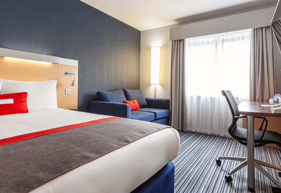 Holiday Inn Express Edinburgh – Royal Mile Over view