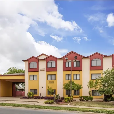 Best Western Alamo Suites Hotels near Collins Garden Park