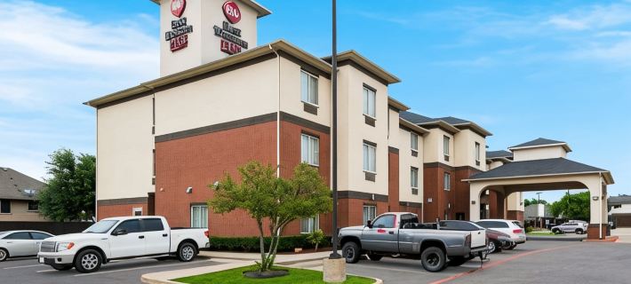 Best Western Plus Lake Dallas Inn  Suites Ξενοδοχεία στην πόλη Denton County