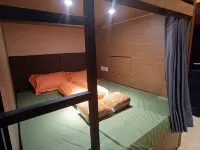 Autumn Living Hotel Kapsul Hotel di Kecamatan Simokerto