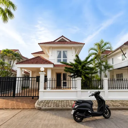 3BR Villa | Gated Estate | Pool, Gym | Ao Nang