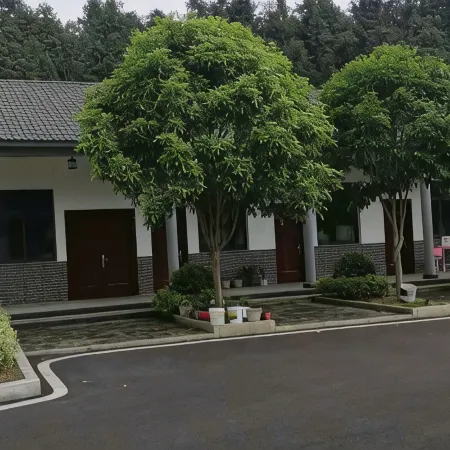 Nanhuaju Hotel
