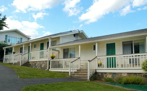 Inn on the Hill - Parking