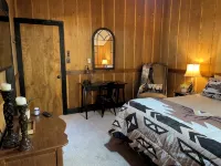 WALK TO SLOPES.  Make memories at Deerwoods, a traditional Mountain Lodge.