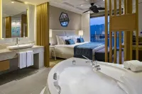 Titanic Luxury Collection Bodrum - Hot Tub