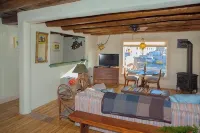 Red Cat House Vacation Apartment