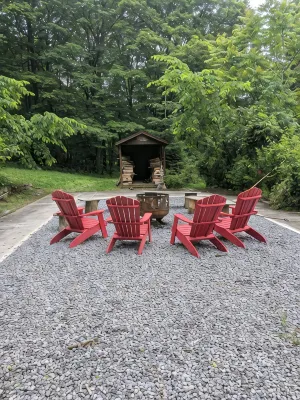 4-bedroom Rustic secluded cabin in fabulous Bedford with WiFi