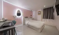 HOTEL NINE