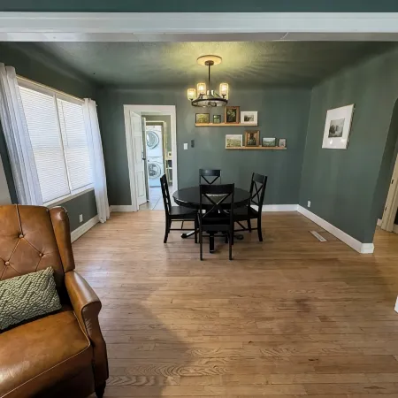 The Clover Cottage - Rolla's St.Pat's Themed house near S&T, Acorn Trail & more! Отели в г. Ролла