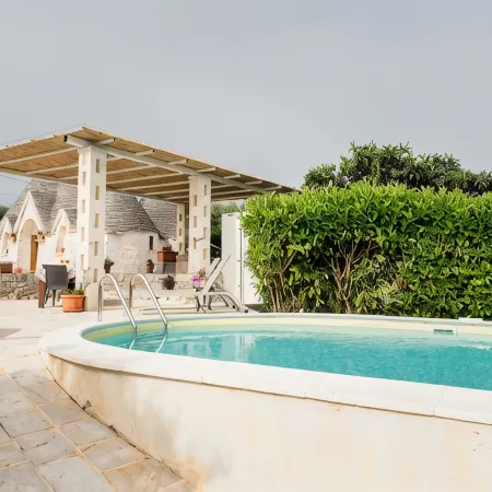Il trullo del Mirto, splendid villa with private swimming pool a few km from the sea