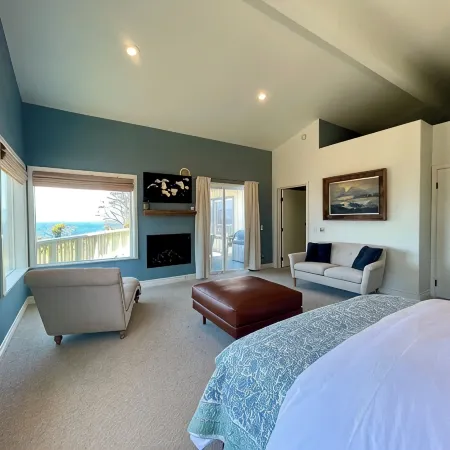 Pelican Point -- Oceanfront Blufftop on 1 Acre, Hot Tub, Dog Friendly!