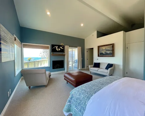 Pelican Point -- Oceanfront Blufftop on 1 Acre, Hot Tub, Dog Friendly! Hotels in Gualala