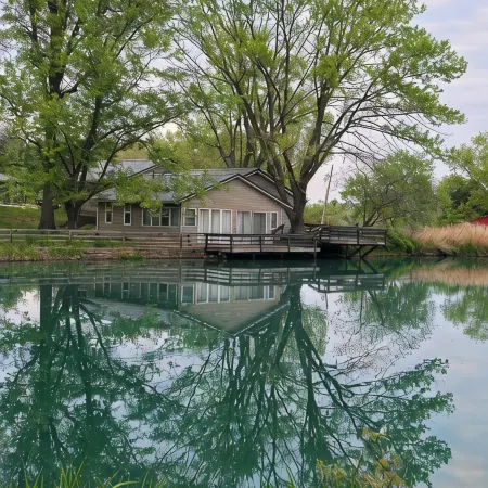 Charming Cabin on Private Pond – 2 Miles from Lake Rathbun, Southern Iowa