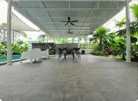 Cozy Home/Pool Cinema/Karaoke Jonker 1.2 km 20+8pax