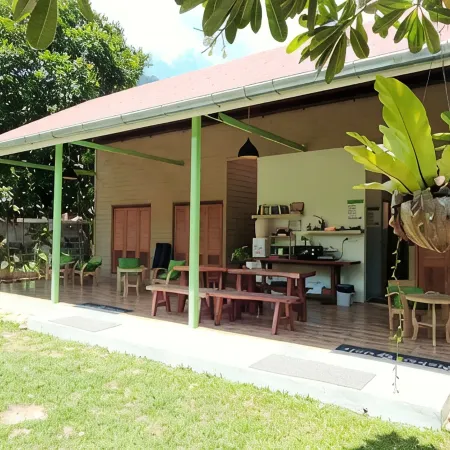 Baan Hinlad Home and Hostel