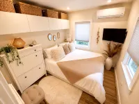 Entire cottage, walk to/from ferry & downtown, newly renovated, parking on site