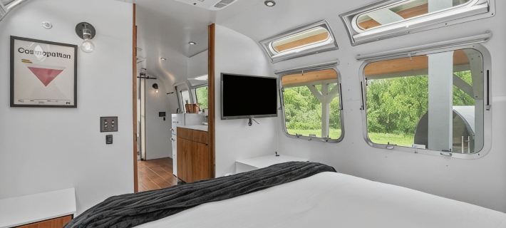 Luxury Airstream Glamping Unit 4 of 6, On-Site Hiking, Private Hot Tub and Sauna Ξενοδοχεία στην πόλη Hocking County