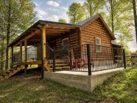 Charming Cabin. Located between New River Gorge and Summersville Lake