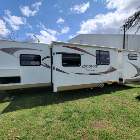 Kinkaid Kamper with AC in Oraville - 2 bedrooms for a cozy stay. house mattress