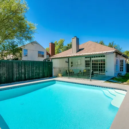 Frisco Luxury Stay w/ Pool, BBQ & Resort Backyard
