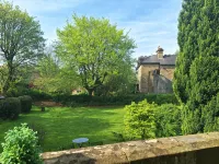 Huntress Suite, Buxton - a beautiful victorian apartment with private parking. - Apartments