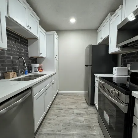 Glenmeadow Retreat 2BR Sleeps 6!