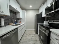 Glenmeadow Retreat 2BR Sleeps 6!
