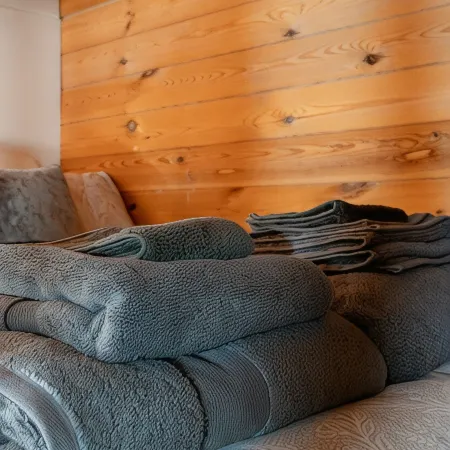 Walliswood Lodge - Rural Retreat - Newly converted, Wood Burner, Air Con, wi-fi Отели в г. Доркинг
