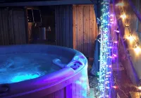 Cozy Airstream Escape, Hot Tub & Lights