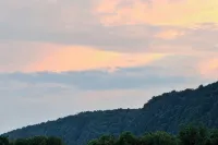 River Bluff Getaway– Upper  3BR/2BA Upper Level Unit with Gorgeous Deck Views