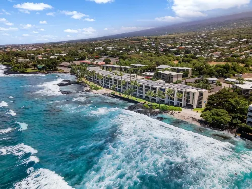 Kona Oceanfront Penthouse Condo: Remodeled, AC, Crashing Waves, Sunsets, Turtles