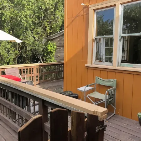 Creekside Cabin! Work Crews Welcome! Hotels in Fortuna