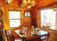 3 BR Cabin on 80 Acres with Hiking, ATV, Horse Trails WiFi, AC, Fishing Pond - Chalets