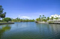 Endless Summer-  On Pine Ave, steps to beach & pier w/ water view & dock - Wi-Fi