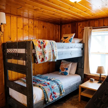 The Bird’s Nest - Creekside Cabin Retreat Near Salida & Monarch Mountain