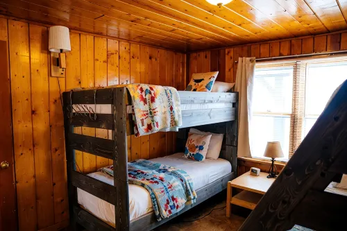 The Bird’s Nest - Creekside Cabin Retreat Near Salida & Monarch Mountain