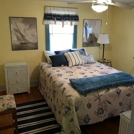 Cottage On Famous Chincoteague Island-Famous Wild Ponies