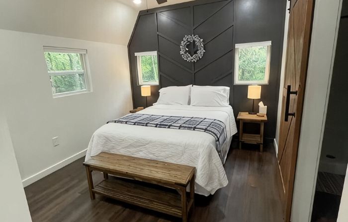 Cozy Tiny Home tucked in the woods w/ firepit