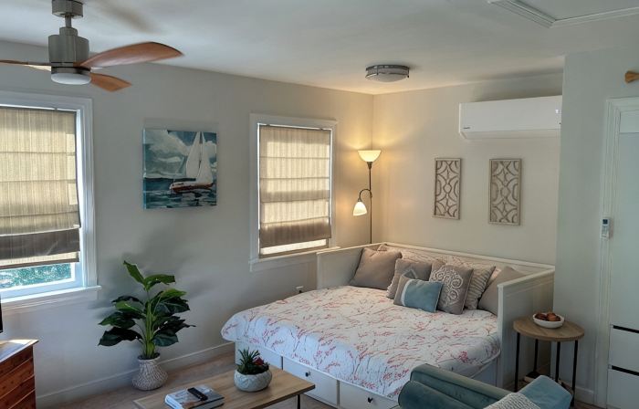 Charming studio in lovely Topping with AC, WiFi that has stunning water views!
