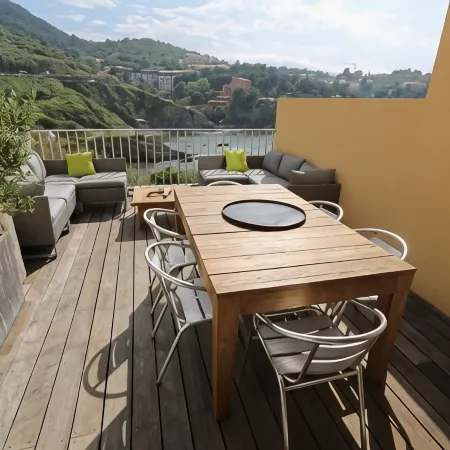 Collioure  - 75m2 +Terrace +Garage - Sleeps 6 - Direct Beach Access
