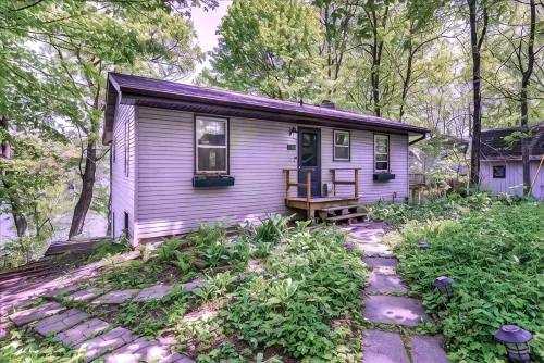 Lakefront Cabin w/ Private Dock, Kayaks + Firepit - Alppimaja