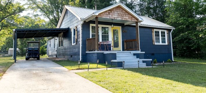 Blue Bungalow w/ Free Golf Cart Hotels in Covington