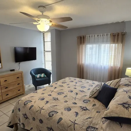 BEACHFRONT CONDO on Coco Plum Beach with Heated Pool