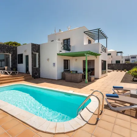 Luxury villa, swimming pool, sea views, A/C, BBQ, WIFI,