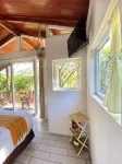 Beautiful Lakefront Treehouse - Apartments