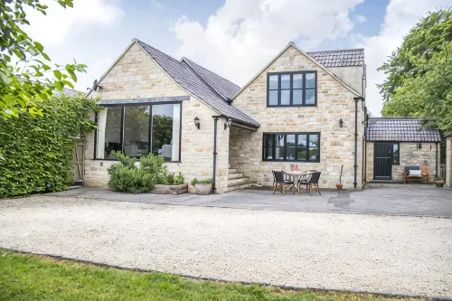 Lovely Cotswolds  farm house on an award winning vineyard with stunning views - Homestays