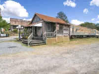 Cozy 2BR Cottage in Downtown Warm Springs (A) Hotels in Meriwether County